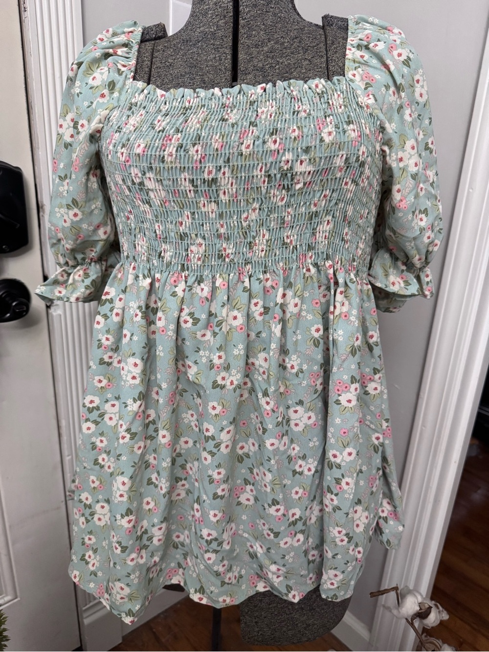 Women’s Perfect Peach Smocked Ditzy Floral Tunic Top Large